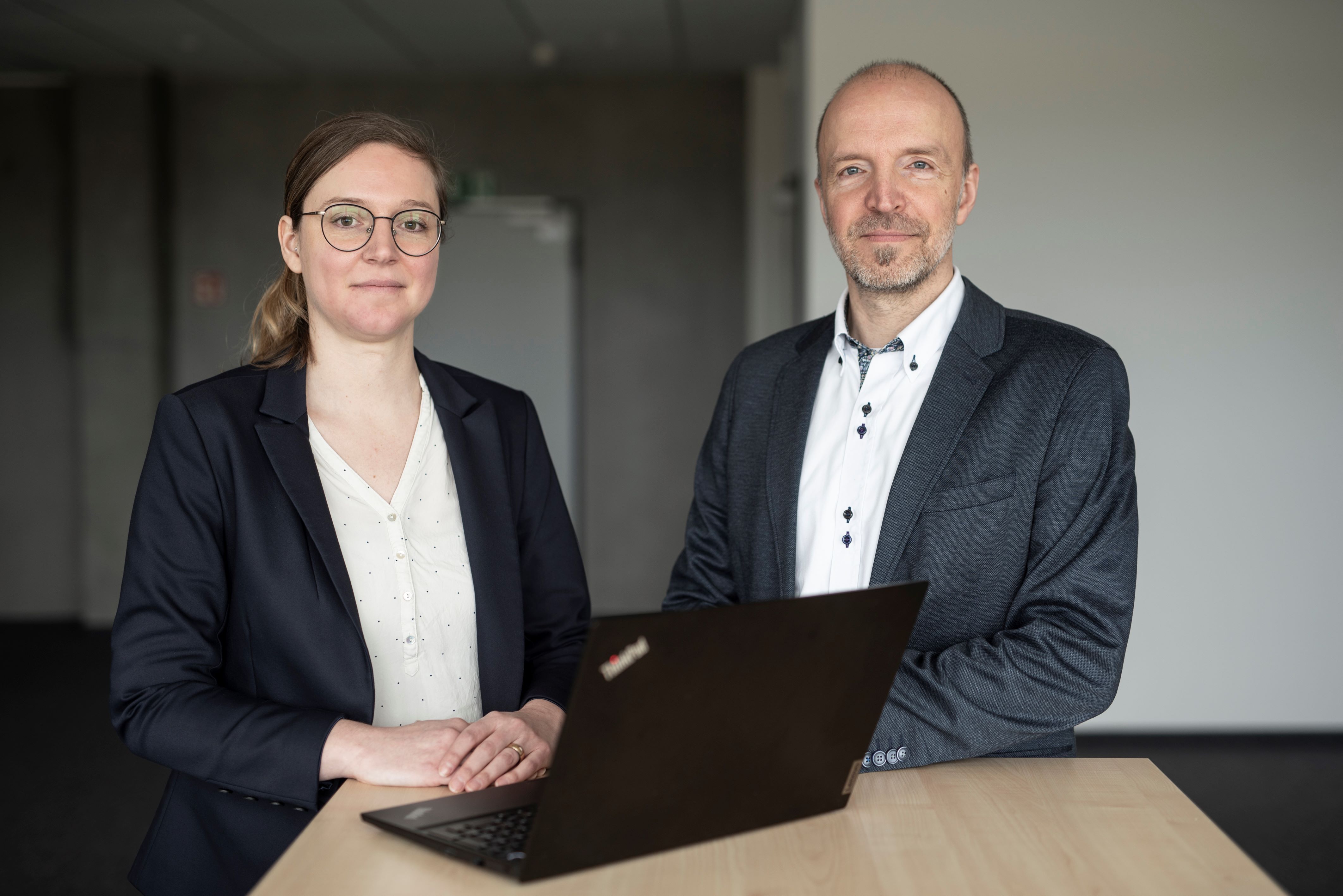 Katharina Schaarschmidt und Raimo Sump, die den Standort der TecMed aufbauen