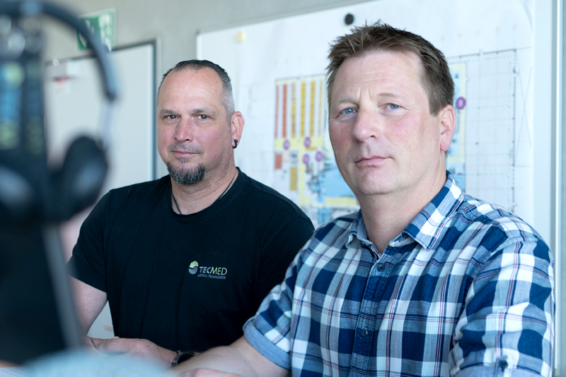 Zwei Mitarbeiterinnen bei TecMed